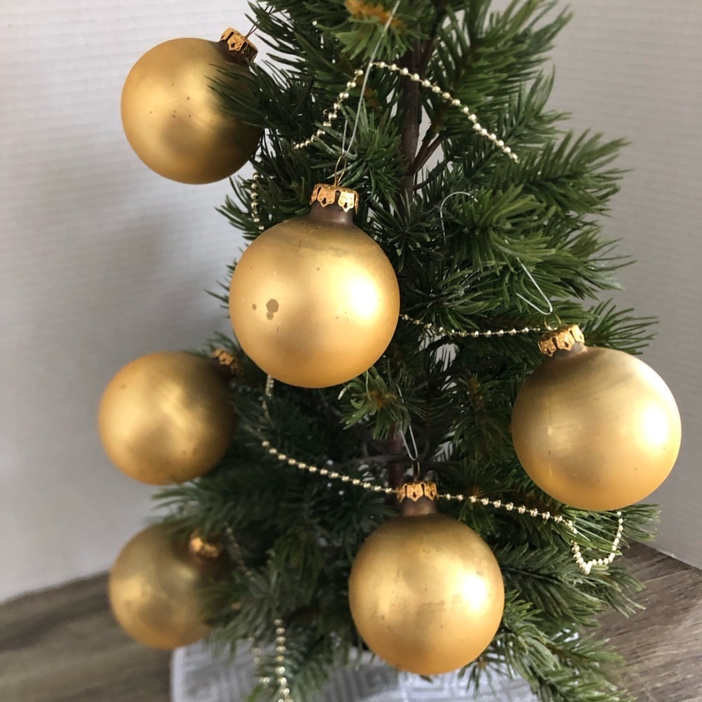 Vtg Traditional Gold Bauble Ornaments